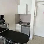 Beau studio , ensoleillé, Wifi, etage 5 ascenceur