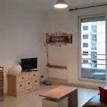 Beau studio , ensoleillé, Wifi, etage 5 ascenceur